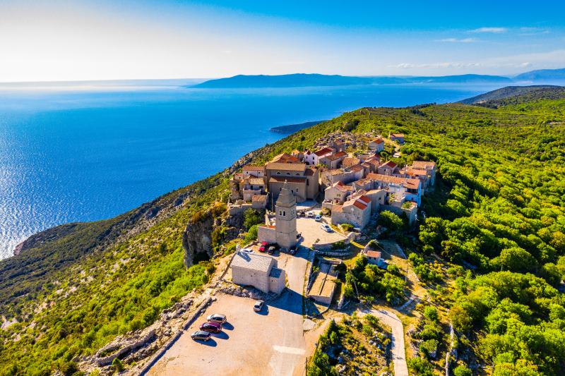 Het dorpje lubenice op het eiland cres in kroatie