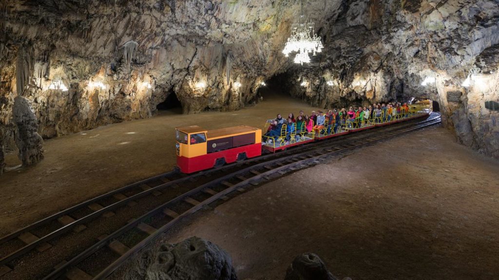 Grotten van Postojna trein 