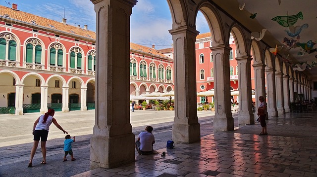 Het Peristil plein in Split