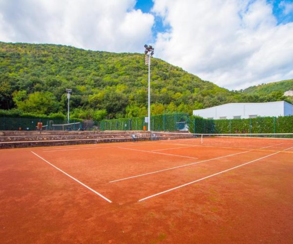 Camping Oliva Kroatie tennisbaan